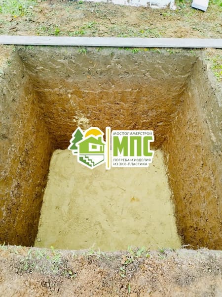 Монтаж пластикового погреба с вертикальным входом в Раменском районе Московской области, погреб Русь Классик 2000 х 2000 х 2000, Квартал 40. 3 krdl8uvvde0